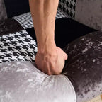 Poltrona d'accento rivestita in patchwork con schienale a orecchioni e braccioli