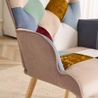 Poltrona d'accento rivestita in patchwork con schienale a orecchioni e braccioli