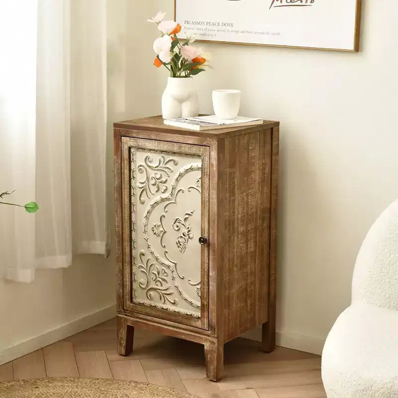 Tavolino rettangolare con pannello della porta floreale in rilievo, 42 x 35,5 x 79 cm, armadietto contenitore a un'anta, finitura naturale e crema